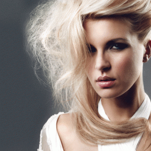 Coiffure blonde par Alexandre Reboul