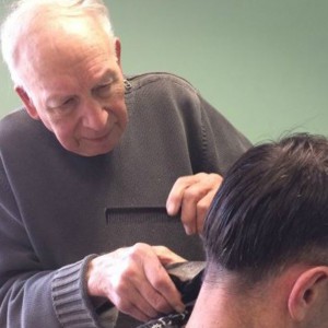 Le plus vieux coiffeur de France reprend du service !