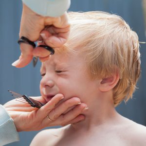 Un salon de coiffure fait payer plus cher quand les enfants pleurent