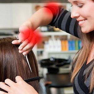 Dossier : Tout ce qu’il faut savoir sur les TMS en salon de coiffure