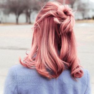 La coloration rose gold pour préparer le printemps