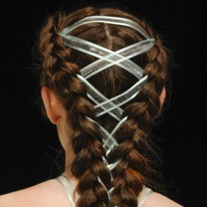 Corset Braid, la nouvelle tendance coiffure qui enflamme le web