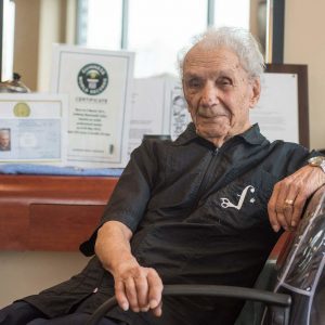 Anthony Mancinelli, coiffeur, 107 ans