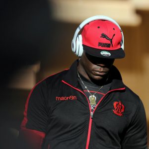 Le footballeur Mario Balotelli dévoile sa toute nouvelle coupe de cheveux