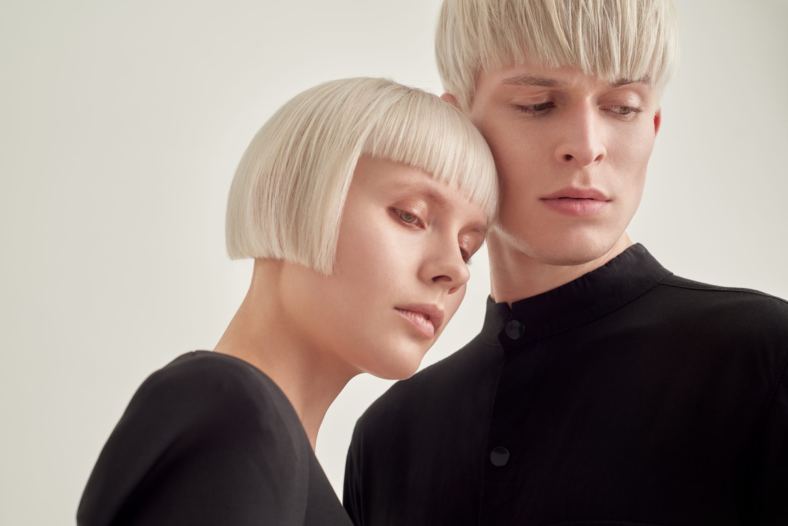 Coiffure : Laurianne Baesa et Damien Dussert, photo : Pawel Wylag, maquillage : Izabela Szelagowska, stylisme : Joanna Wolff, production : MKproduction et Christophe Gaillet.