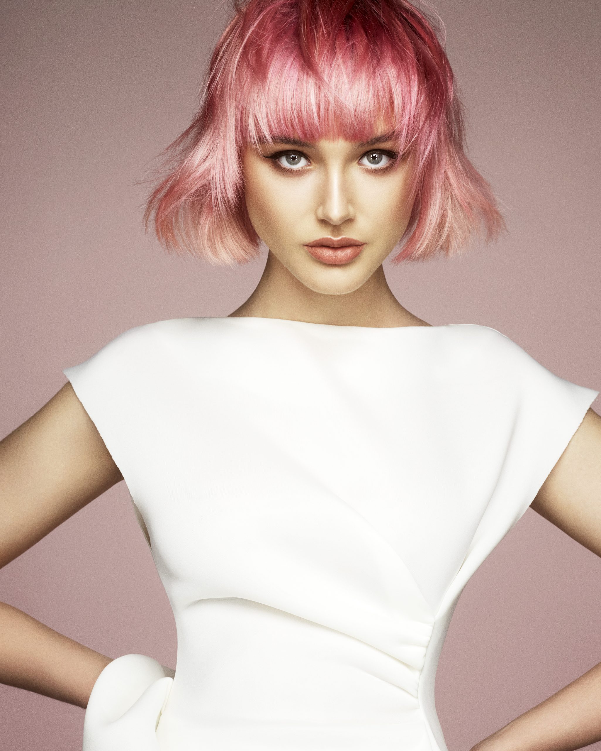 Coiffure : Suzie Clelland, Marc Antoni, photo : Richard Miles, maquillage : Katie Moore, stylisme : Ellen Spiller