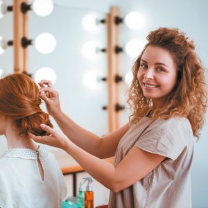 Au creux de la coiffure : votre apprenti est l’avenir de la profession