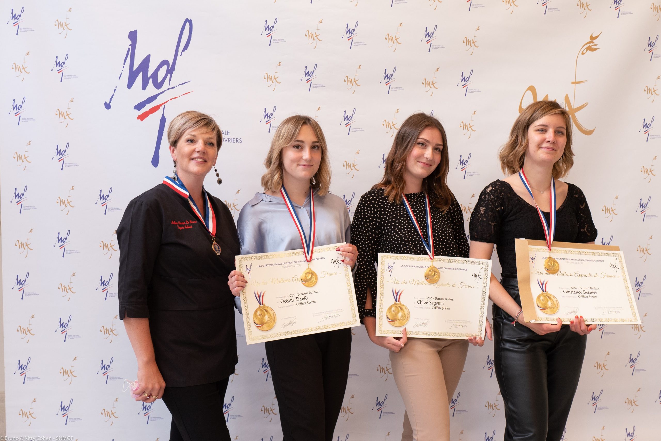 Cérémonie De Remise Des Récompenses Aux Lauréats Du Concours Un Des ...