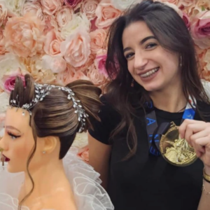 Manon Clipet : L’étoile montante de la coiffure décroche l’or au concours de l’Unec Trophy