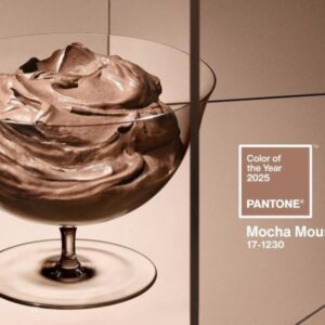 La couleur Pantone 2025 ? Mocha Mousse, une inspiration chaleureuse pour les coiffeurs !