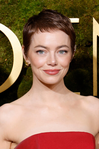 coiffure courte pour l'actrice Emma Stone aux Golden Globes 2025